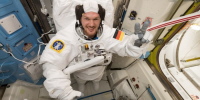 Astro Alex-.....also running hamradio from ISS ! Astro Alex-.....also running hamradio from ISS !